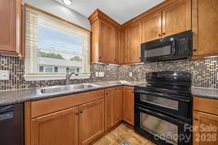 7601 Woodstream Dr, Charlotte, NC 28210 - Photo 8