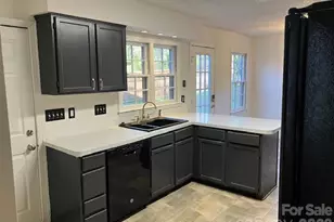 5324 Donnefield Dr, Charlotte, NC 28227 - Photo 6