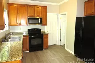 2738 Highland Park Dr, Charlotte, NC 28269 - Photo 10