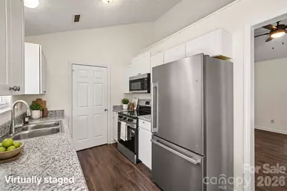 5718 Kirkdale Court, Charlotte, NC 28208 - Photo 12