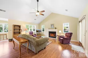 310 Robertson St, Burnsville, NC 28714 - Photo 4