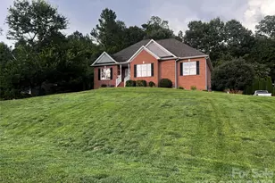 1463 Brookstone Dr, Hickory, NC 28602 - Photo 1