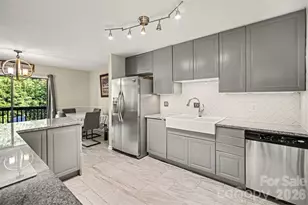 6612 Point Comfort Ln, Charlotte, NC 28226 - Photo 12
