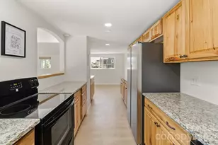 21 Oak Hill Dr, Asheville, NC 28806 - Photo 2