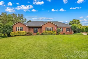 110 Dobbs Dr, Statesville, NC 28625 - Photo 2