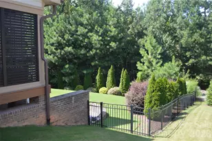 17810 Pawleys Plantation Ln, Charlotte, NC 28278 - Photo 4