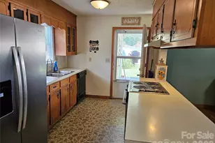 2648 Rose Pl, Lenoir, NC 28645 - Photo 6