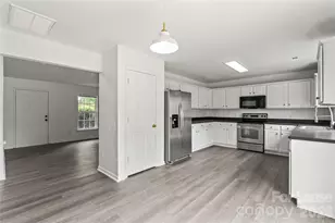 2724 Mulberry Pond Dr, Charlotte, NC 28208 - Photo 6