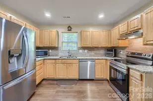 1605 Crandon Dr, Charlotte, NC 28216 - Photo 8