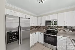 9210 Rotherham Ln, Charlotte, NC 28216 - Photo 8
