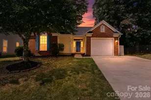 9210 Rotherham Ln, Charlotte, NC 28216 - Photo 2