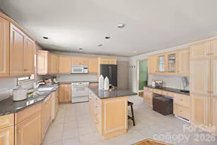 933 Coulwood Dr, Charlotte, NC 28214 - Photo 12