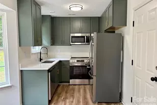 3024 Westwinds Ct, Charlotte, NC 28214 - Photo 2