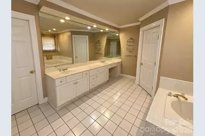 4711 Summit Avenue #4, Greensboro, NC 27405 - Photo 16