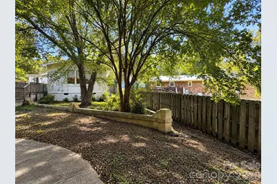 4711 Summit Avenue #4, Greensboro, NC 27405 - Photo 24