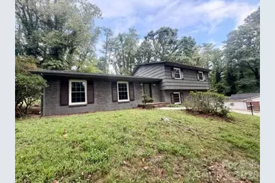 845 Cherokee Place SW, Lenoir, NC 28645 - Photo 2