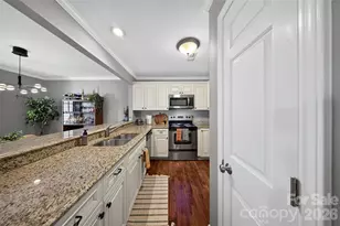 3200 Selwyn Farms Ln, Charlotte, NC 28209 - Photo 6