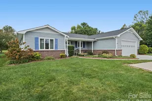 300 Dellford Ct, Hendersonville, NC 28792 - Photo 2