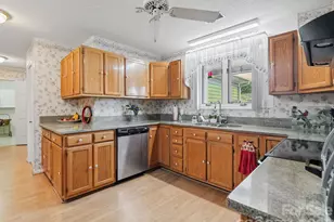 300 Dellford Ct, Hendersonville, NC 28792 - Photo 8