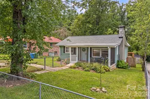 1015 Mountain View St, Hendersonville, NC 28739 - Photo 2
