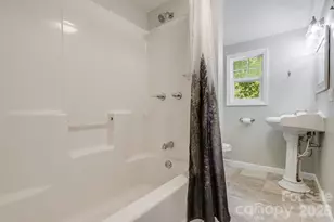 1015 Mountain View St, Hendersonville, NC 28739 - Photo 22