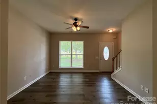 1525 Braveheart Ln, Charlotte, NC 28216 - Photo 2
