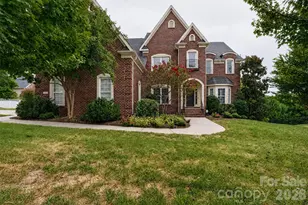 10103 Legolas Ln, Charlotte, NC 28269 - Photo 2