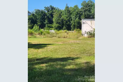 2015 24th Street NE, Hickory, NC 28601 - Photo 2