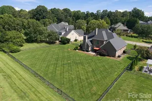 6671 Fox Ridge Cir, Davidson, NC 28036 - Photo 4