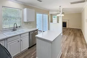 9334 Arbor Creek Dr, Charlotte, NC 28269 - Photo 4
