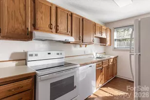 27 Trowbridge Ln, Brevard, NC 28712 - Photo 8