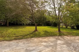 6400 Elmwood Cir, Charlotte, NC 28214 - Photo 24