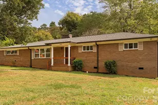 6400 Elmwood Cir, Charlotte, NC 28214 - Photo 2