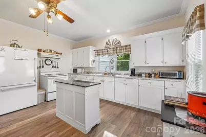 500 N Chapel Street, Landis, NC 28088 - Photo 6