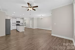 8727 Harris Lake Ln, Charlotte, NC 28269 - Photo 4