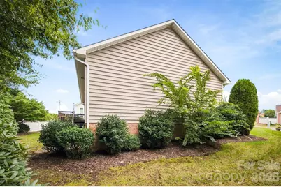 1211 Wexford Village Circle NE, Lenoir, NC 28645 - Photo 18