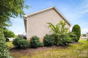 1211 Wexford Village Cir NE, Lenoir, NC 28645 - Photo 18