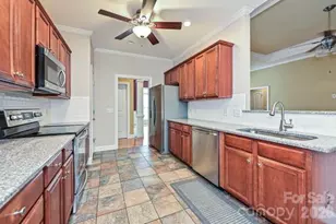 2715 Lakeview Cir, Matthews, NC 28105 - Photo 16