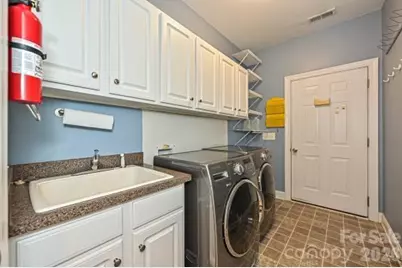 2715 Lakeview Circle, Matthews, NC 28105 - Photo 34