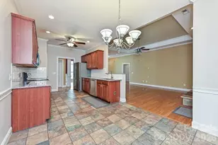 2715 Lakeview Cir, Matthews, NC 28105 - Photo 20