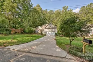 2715 Lakeview Cir, Matthews, NC 28105 - Photo 42
