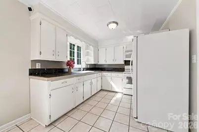 911 Kenham Place SW, Lenoir, NC 28645 - Photo 10