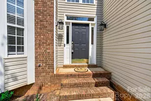 10822 Chamberlain Hall Ct, Charlotte, NC 28277 - Photo 2