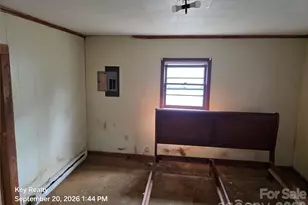 521 N Davis Ave, Newton, NC 28658 - Photo 6