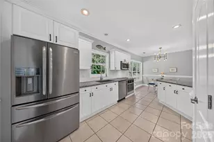 9363 Bonnie Briar Cir, Charlotte, NC 28277 - Photo 10
