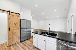 60 Pearl St, Black Mountain, NC 28711 - Photo 6