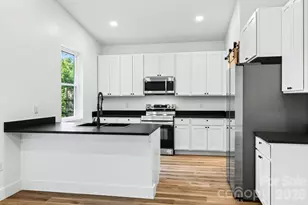 60 Pearl St, Black Mountain, NC 28711 - Photo 4