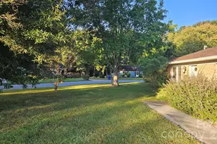 5704 Hillcrest Cir, Indian Trail, NC 28079 - Photo 2
