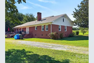 159 W Mountain Street, Rutherfordton, NC 28139 - Photo 2