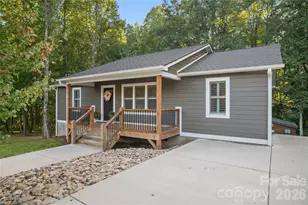 212 Walt Dr, Hendersonville, NC 28792 - Photo 1